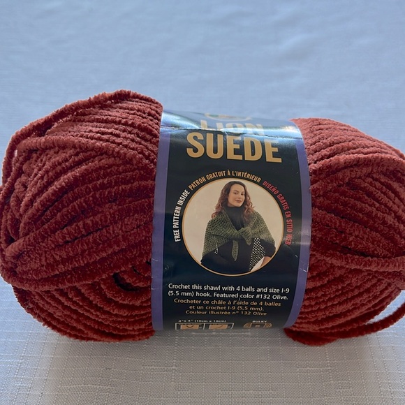 LION BRAND SUEDE YARN BUNDLE OF 7 - Picture 8 of 14